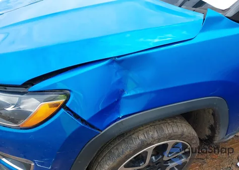 2018 Jeep Compass Limited 4X4 z USA, uszkodzony, nr VIN 3C4NJDCB4JT245251